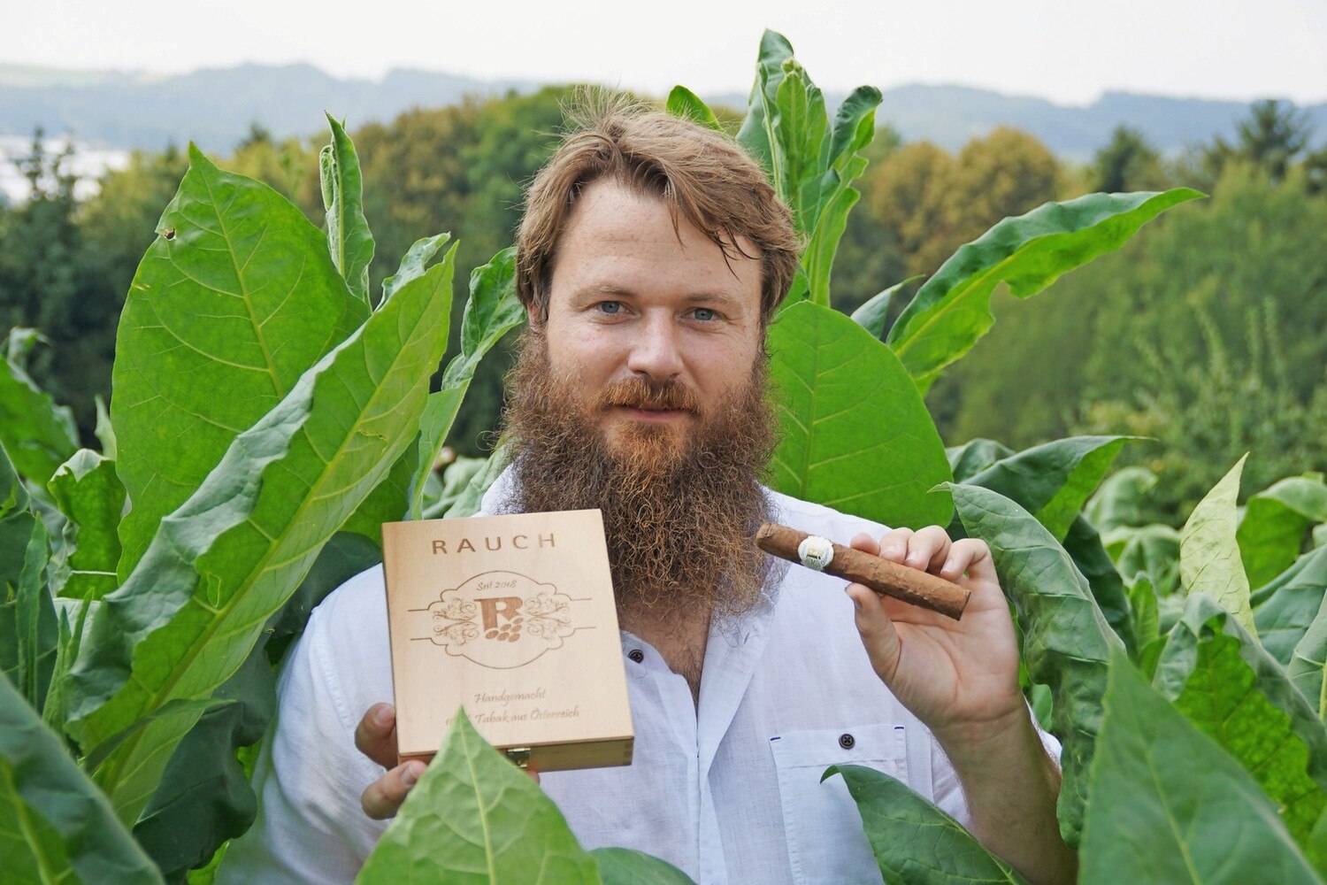 Johannes Rauch ist stolz auf seinen 100% österreichischen Tabakgenuss. © Weinhof Rauch